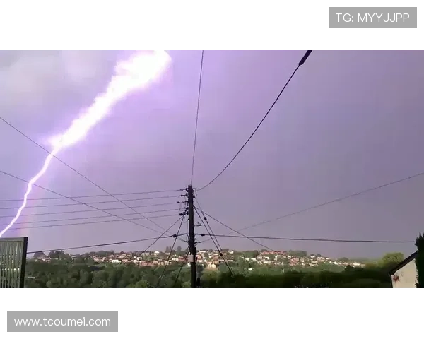 布莱克浦足球俱乐部近期动态分析：新签约球员与未来发展计划解析