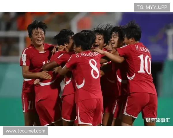 中国足球队力克强敌晋级世界杯亚洲区预选赛最后阶段 球迷欢庆胜利喜悦溢于言表