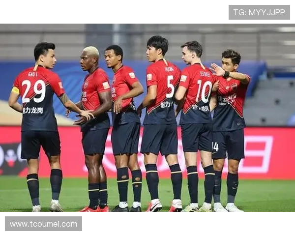 F1赛事激战正酣 红牛车队领先优势再度扩大 赛季争冠悬念升级 F1赛事激战正酣 红牛车队领先优势再度扩大 赛季争冠悬念升级